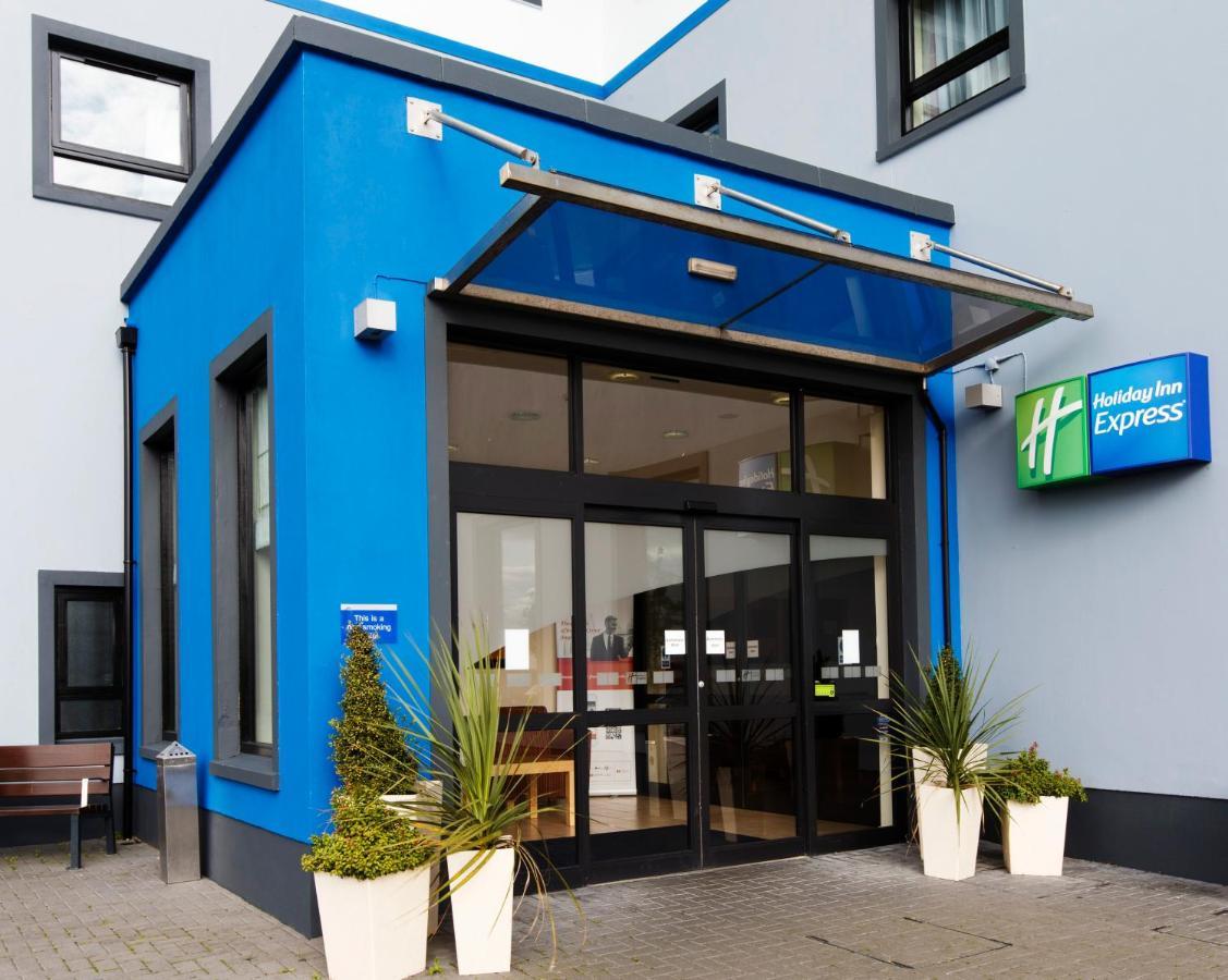 快捷假日安特里姆酒店 外观 照片